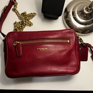 Beautiful shoulder gold chain coach bag in burgundy